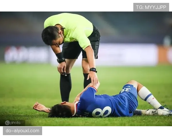 “获利于扑救球”判罚规则拆解：裁判如何界定球员优势？