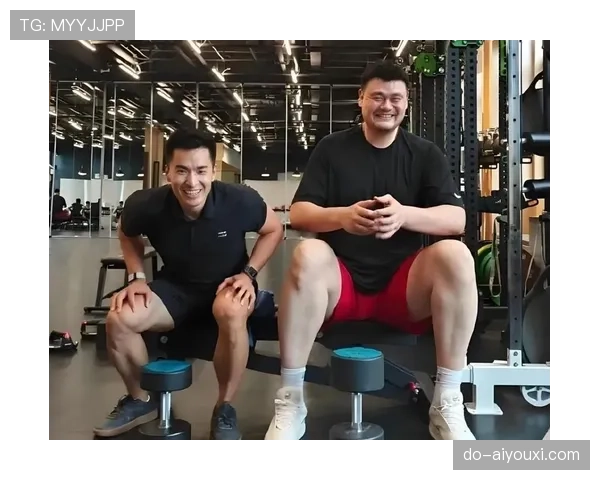 姚明的家里居然有专门的篮球场，邻居都羡慕疯了